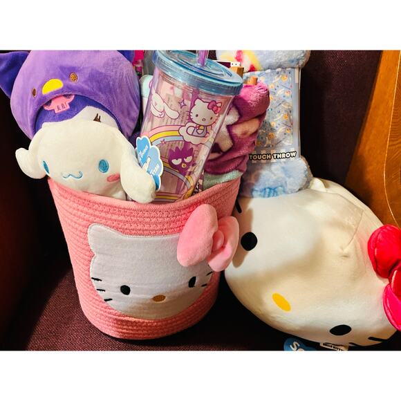 Hello kitty  Kuromi , Cinnamoroll Easter bundle with large pink rope storage bin - Picture 7 of 9